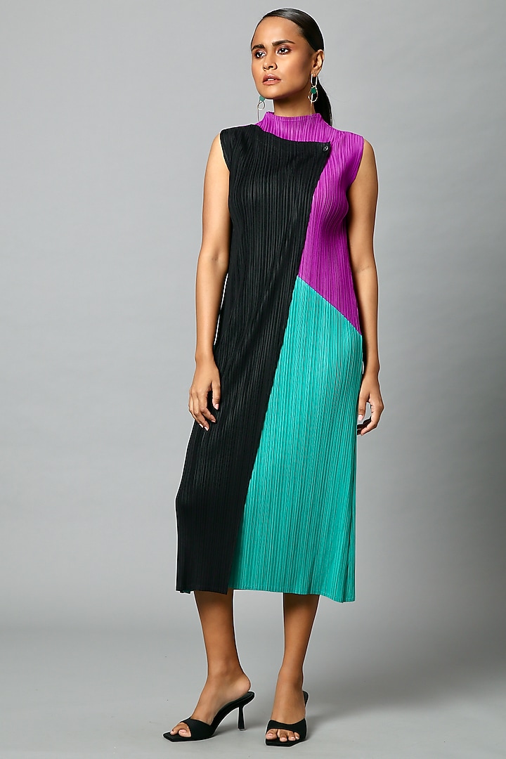 Green & Purple Polyester Dress by Scarlet Sage