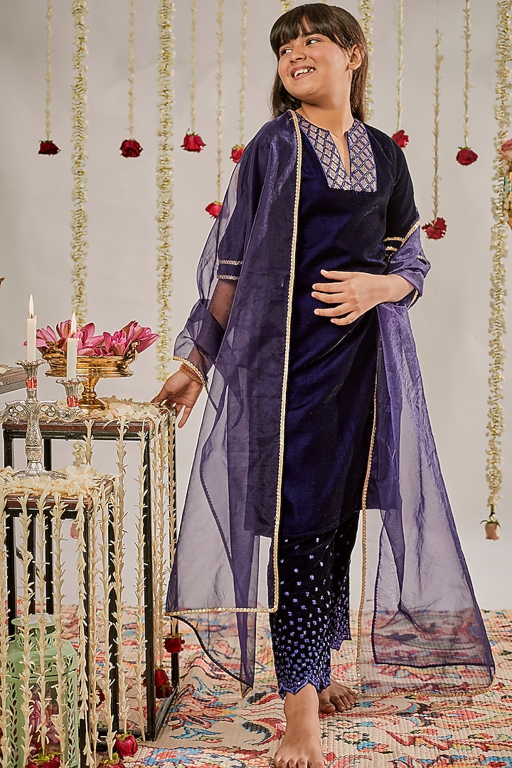 Midnight Blue Velvet Embroidered Kurta Set For Girls by Mei & Zu at Pernia's Pop Up Shop