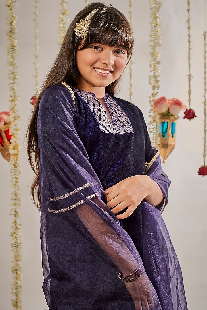 Midnight Blue Velvet Embroidered Kurta Set For Girls by Mei & Zu at Pernia's Pop Up Shop