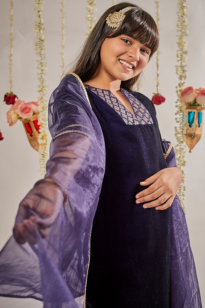 Midnight Blue Velvet Embroidered Kurta Set For Girls by Mei & Zu at Pernia's Pop Up Shop