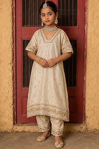 Gold Banarasi Silk Tissue Blend Embroidered Kurta Set For Girls by Mei & Zu