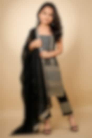 Black Bengaluru Silk Embroidered Kurta Set For Girls by Mei & Zu at Pernia's Pop Up Shop