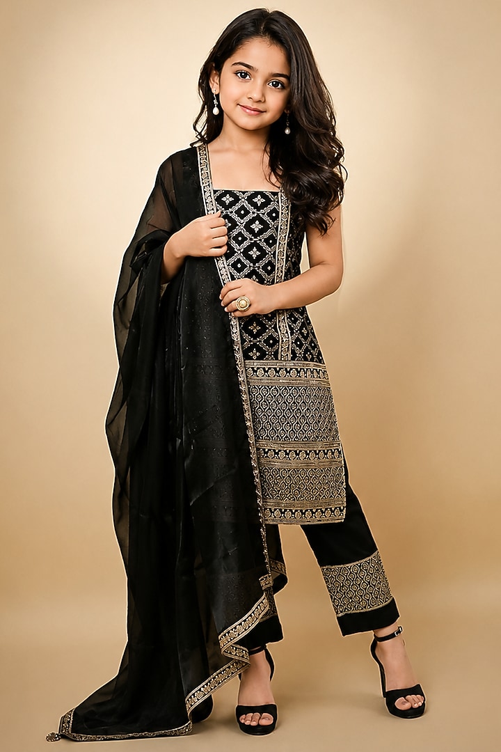 Black Bengaluru Silk Embroidered Kurta Set For Girls by Mei & Zu at Pernia's Pop Up Shop