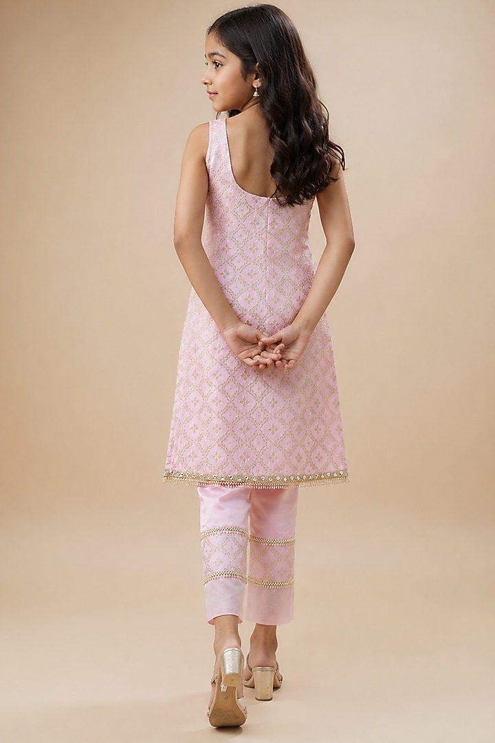 Blush Pink Brocade Lace Kurta Set For Girls by Mei & Zu at Pernia's Pop Up Shop