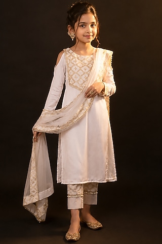 Gold Silk Satin Floral Kurta Set For Girls by Mei & Zu