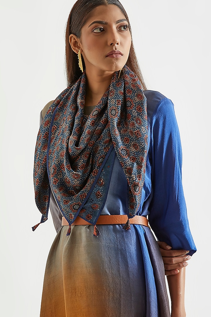 Orange & Blue Ombre Asymmetric Kurta With Printed Stole by Meghna Panchmatia at Pernia's Pop Up Shop