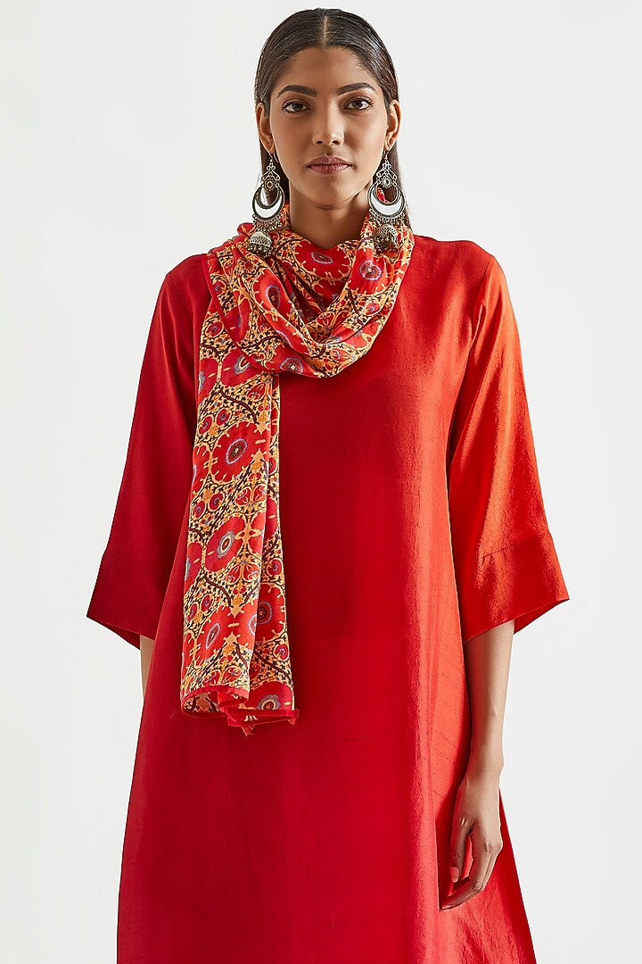 Orange & Red Ombre Asymmetric Kurta With Scarf by Meghna Panchmatia at Pernia's Pop Up Shop