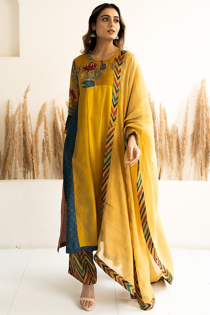 Yellow Silk Ombre Kalidar Kurta Set by Meghna Panchmatia at Pernia's Pop Up Shop