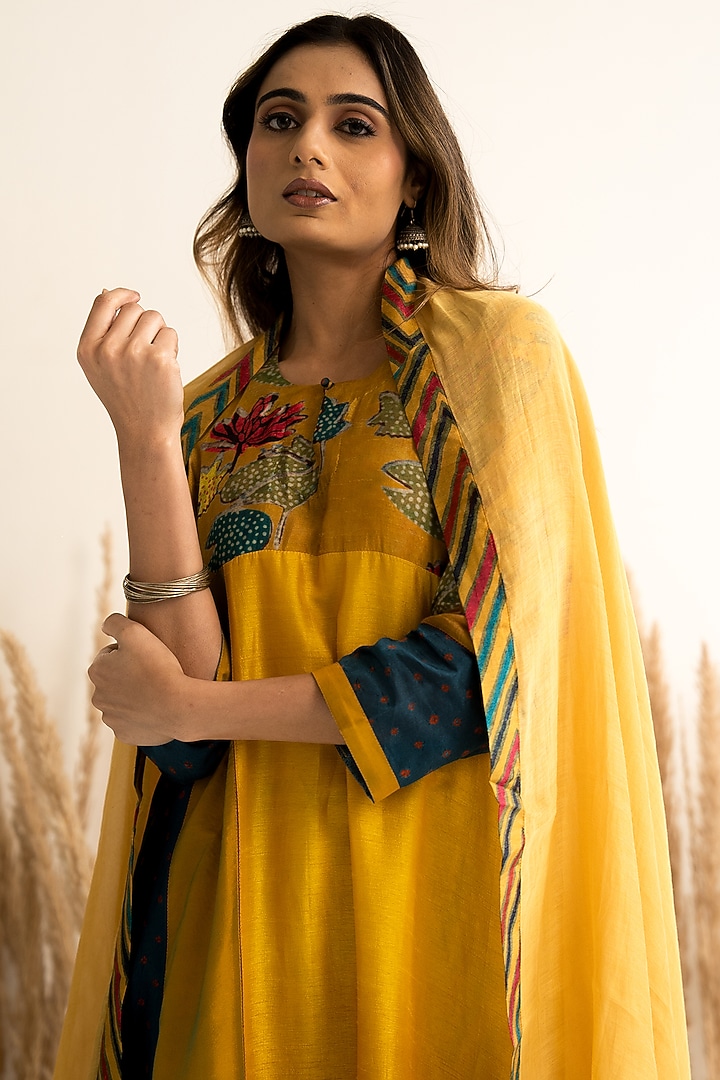 Yellow Silk Ombre Kalidar Kurta Set by Meghna Panchmatia at Pernia's Pop Up Shop