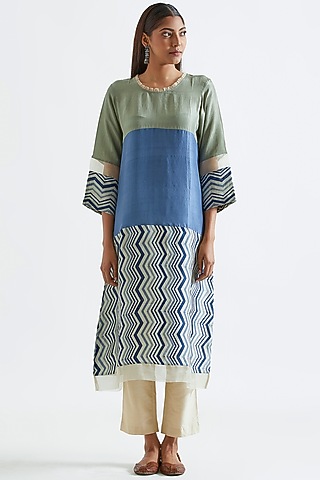 Cobalt Blue Ombre Block Printed Kurta by Meghna Panchmatia