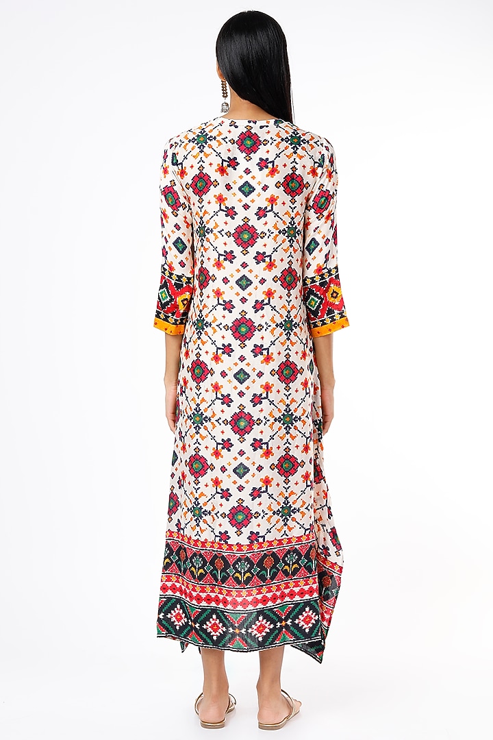 White Silk Patola Printed Kurta by Meghna Panchmatia at Pernia's Pop Up Shop