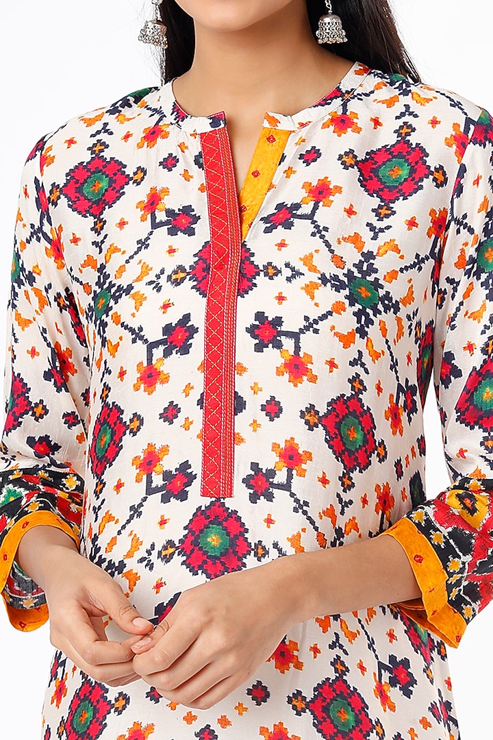 White Silk Patola Printed Kurta by Meghna Panchmatia at Pernia's Pop Up Shop