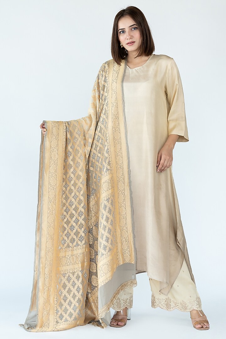 Ivory Pure Silk Asymmetrical Ombre Kurta by Meghna Panchmatia at Pernia's Pop Up Shop