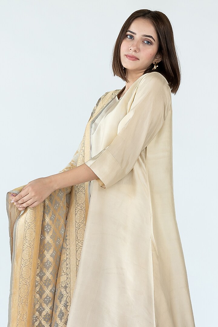 Ivory Pure Silk Asymmetrical Ombre Kurta by Meghna Panchmatia at Pernia's Pop Up Shop