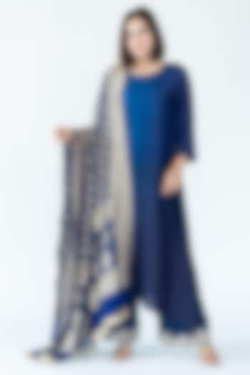 Royal Navy Pure Silk Asymmetrical Ombre Kurta by Meghna Panchmatia