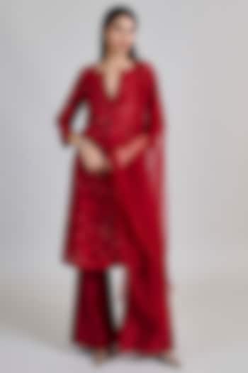 Red Chanderu Floral Kurta Set by Mishru at Pernia's Pop Up Shop