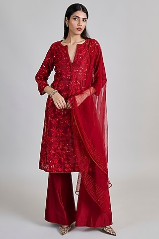 Red Chanderu Floral Kurta Set by Mishru