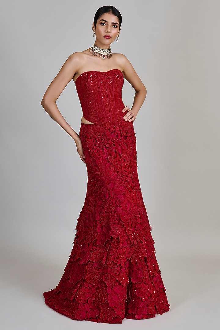 Red Tulle Fish-Cut Layered Bridal Lehenga Set by Mishru at Pernia's Pop Up Shop