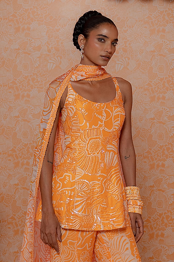 Tangerine Habutai Silk Embellished Kurta Set by Mishru at Pernia's Pop Up Shop