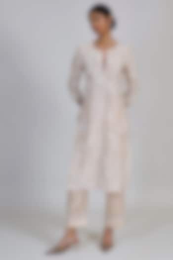 Ivory-Champagne Chanderi Floral Embroidered Kurta Set by Mishru at Pernia's Pop Up Shop