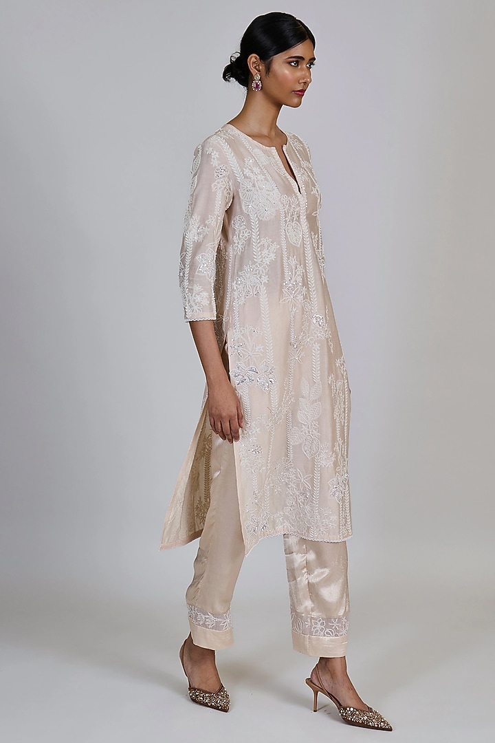Ivory-Champagne Chanderi Floral Embroidered Kurta Set by Mishru at Pernia's Pop Up Shop