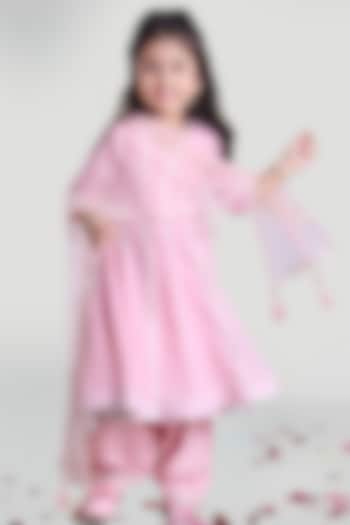Pastel Pink Kurta Set With Lace Detailing For Girls by Mini Chic