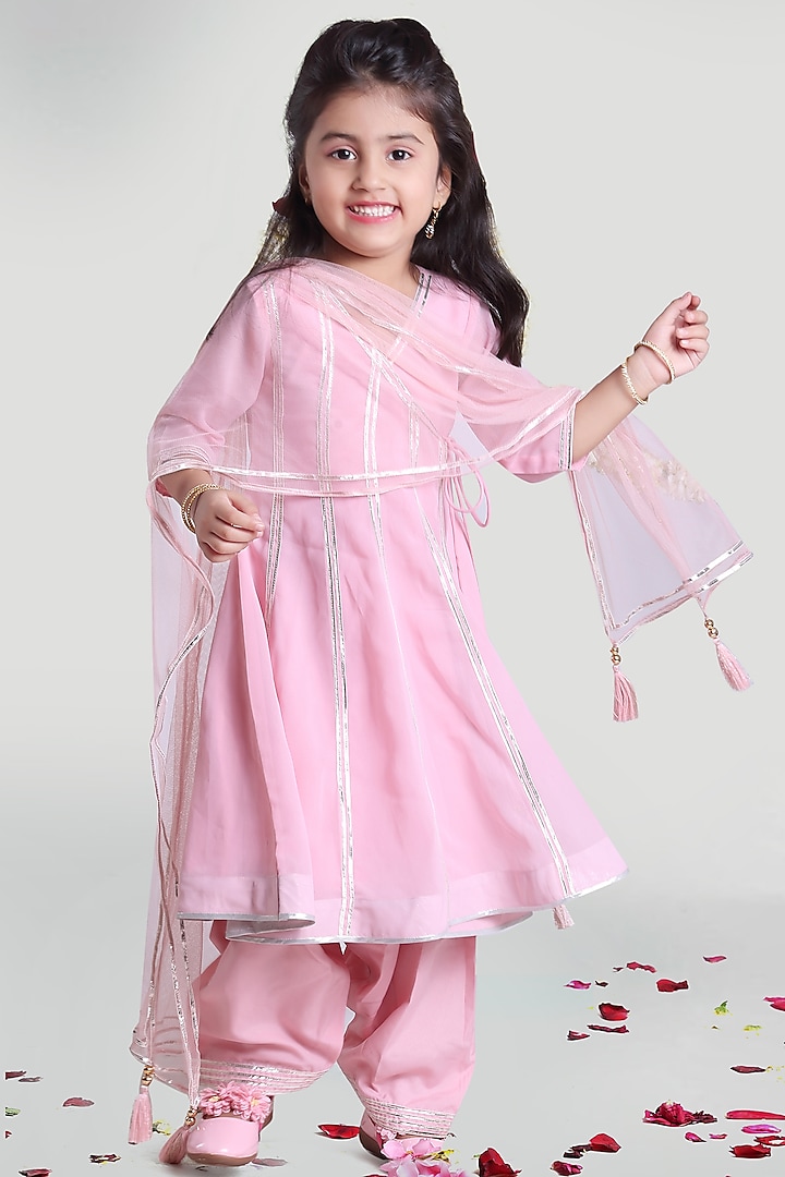 Pastel Pink Kurta Set With Lace Detailing For Girls by Mini Chic