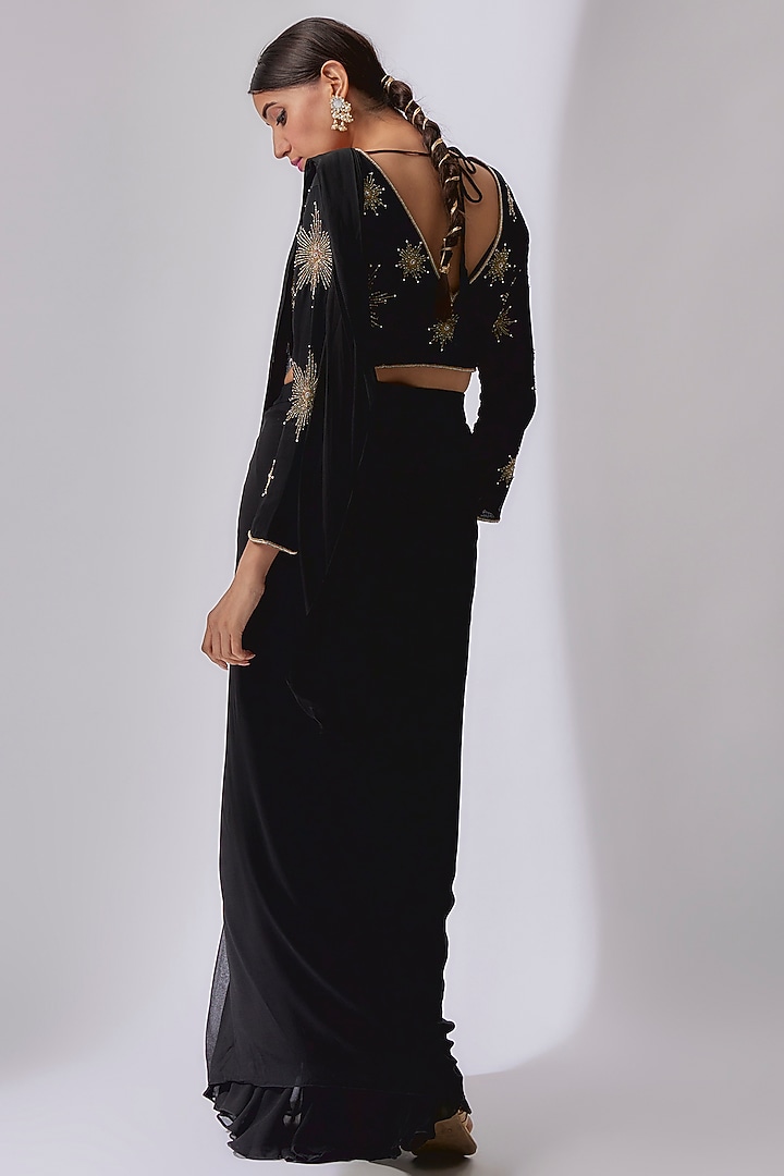 Black Georgette Draped Party Wear Saree Set by Midushi Bajoria at Pernia's Pop Up Shop