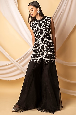 Black Embroidered Kurta Set by Midushi Bajoria