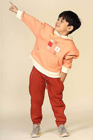 Brick Red Cotton Fleece Pants For Boys by Miko Lolo