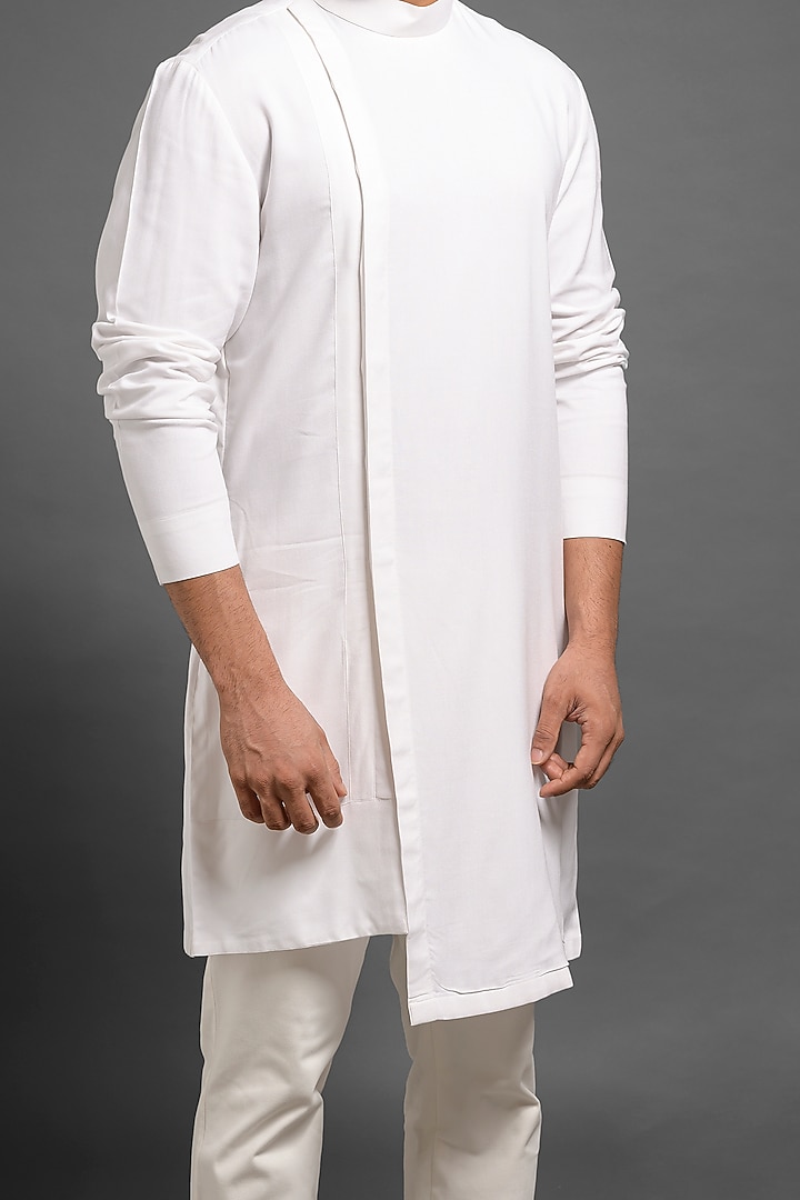 White Asymmetric Kurta With Tonal Patches by Mitesh Lodha at Pernia's Pop Up Shop