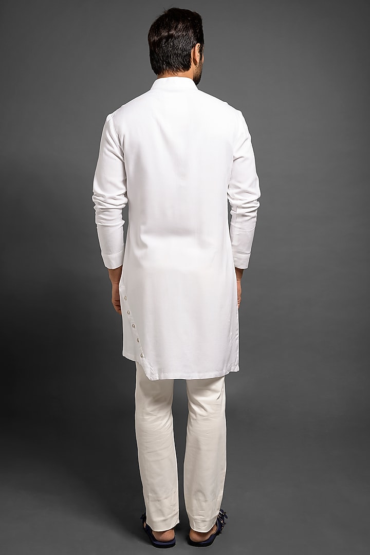 White Asymmetric Kurta With Pockets by Mitesh Lodha at Pernia's Pop Up Shop