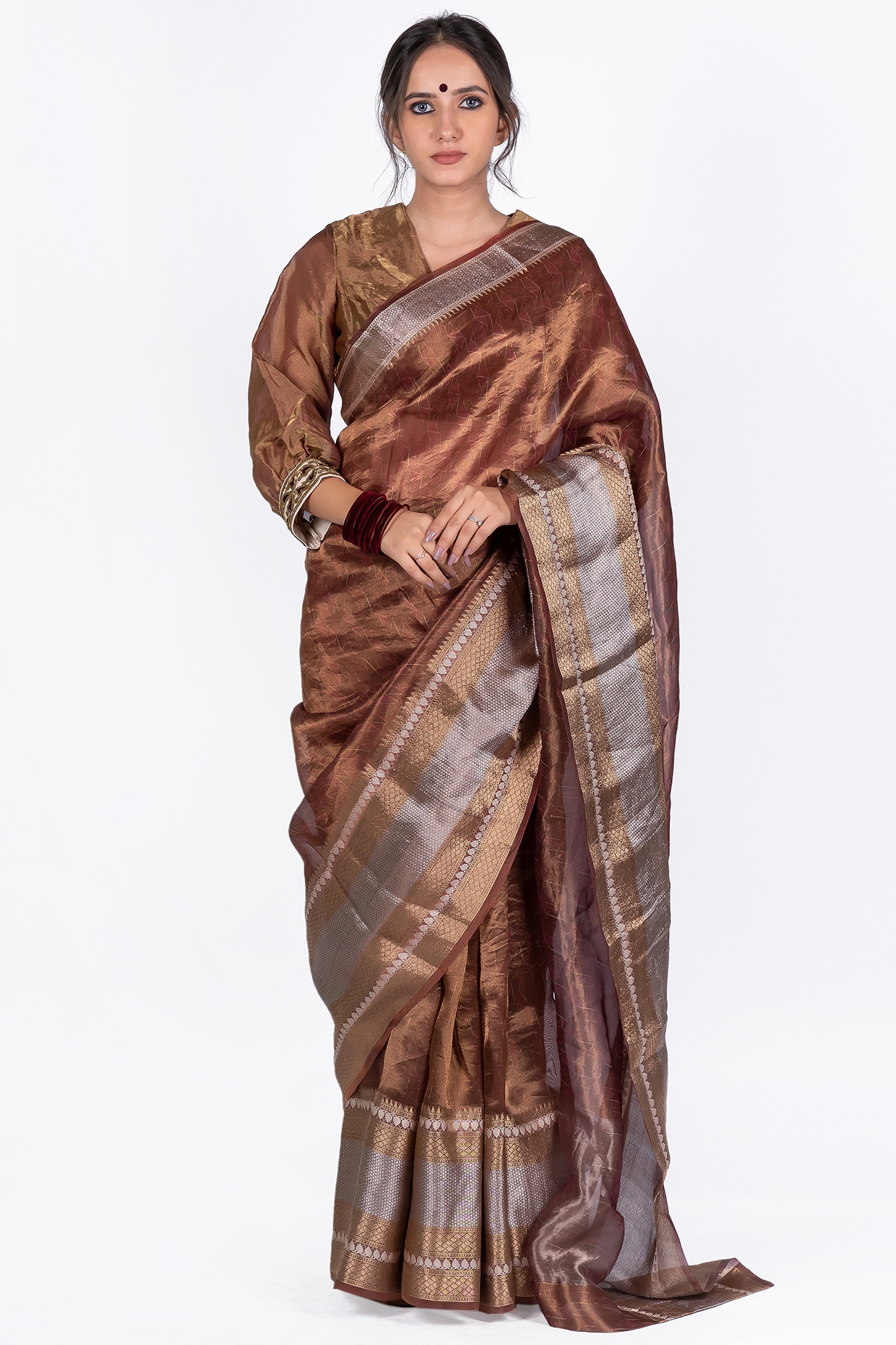 5 WAYS TO STYLE YOUR SOLID PURE SILK SAREES – Aprudha
