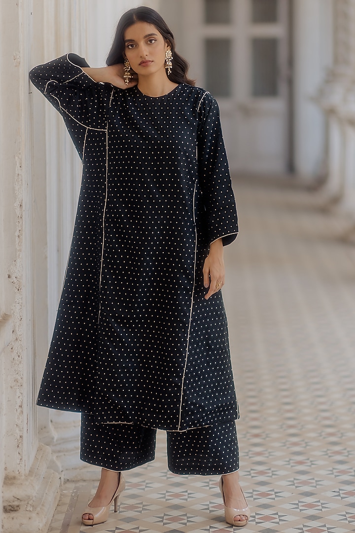 Black Pure Handwoven Silk Kurta Set by Mimamsaa at Pernia's Pop Up Shop