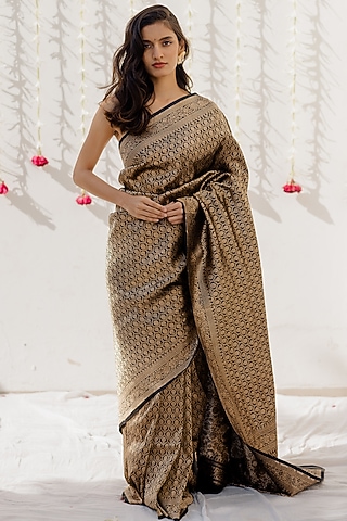 Charcoal Pure Handloom Silk Saree Set by Mimamsaa