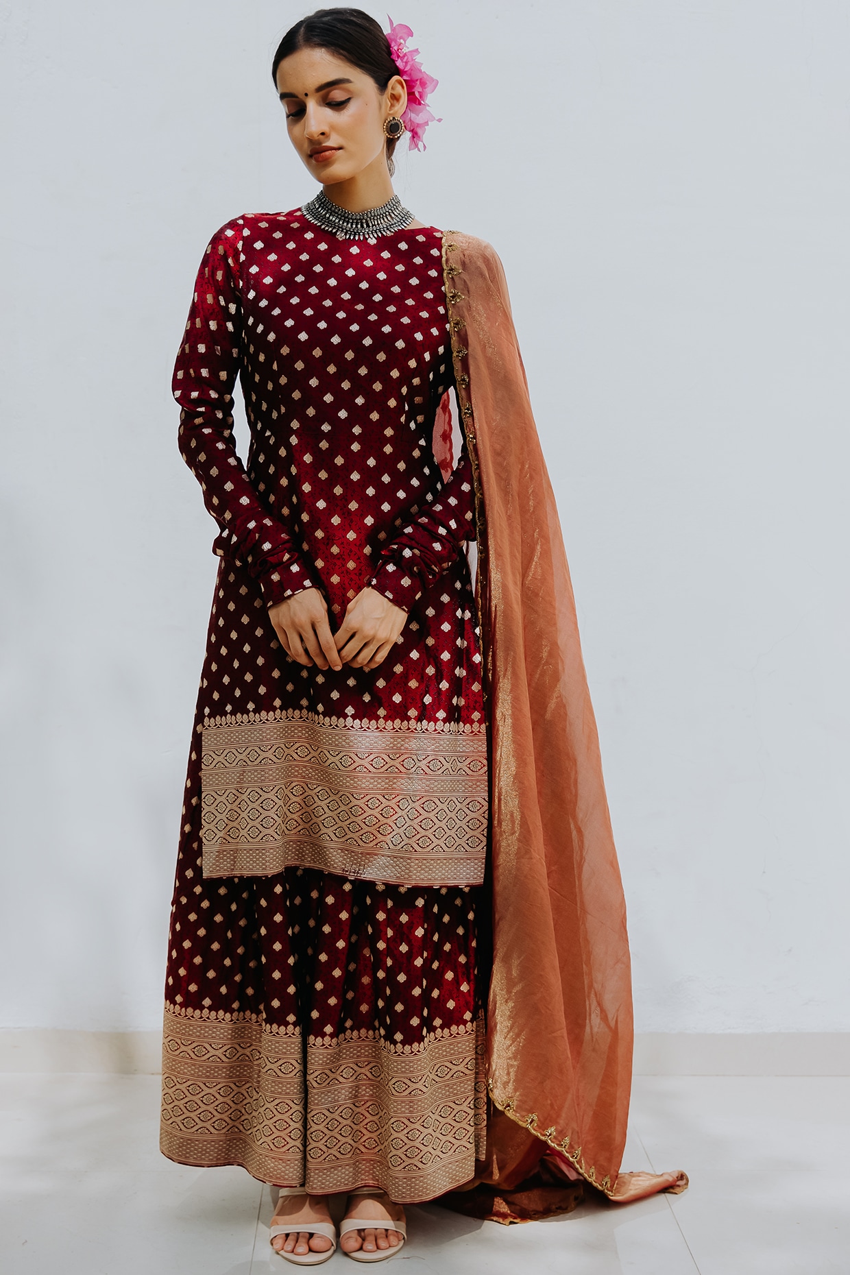 Red phulkari dupatta sales with plain suits