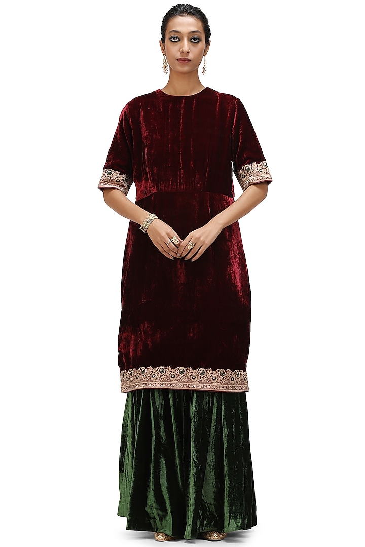 Garnet Velvet Applique Embroidered Kurta Set by Mimamsaa at Pernia's Pop Up Shop