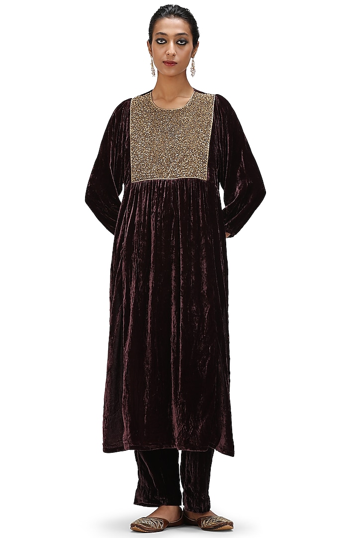 Garnet Velvet Woven Embroidered Kurta Set by Mimamsaa at Pernia's Pop Up Shop