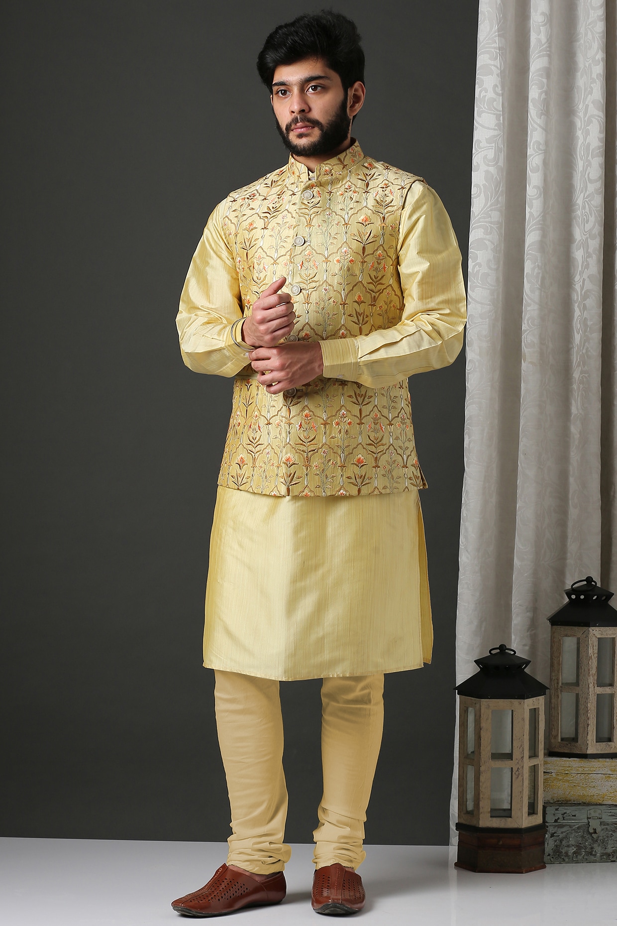 Amazon.com: Veera Paridhaan Men's Banarasi Printed Nehru Jacket (Small  Yellow) : Clothing, Shoes & Jewelry