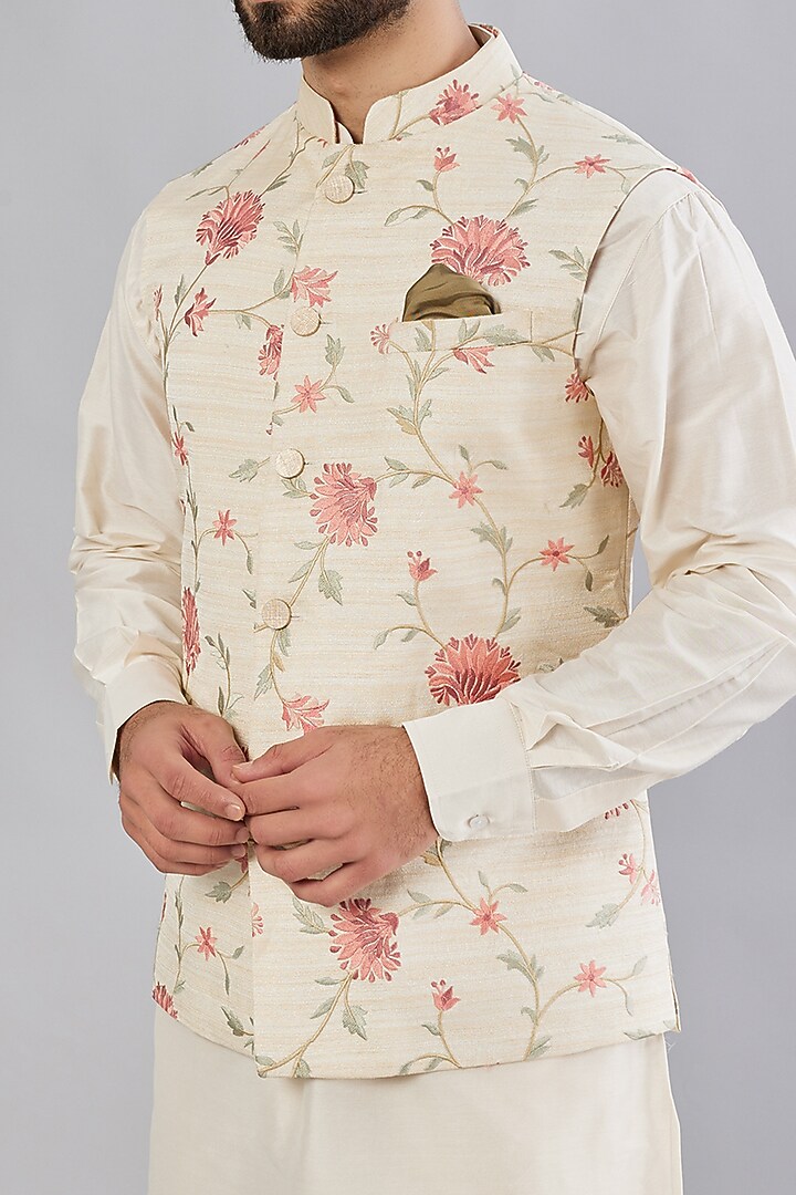 Off-White Embroidered Bundi Jacket With Kurta Set by Minaki Men at Pernia's Pop Up Shop