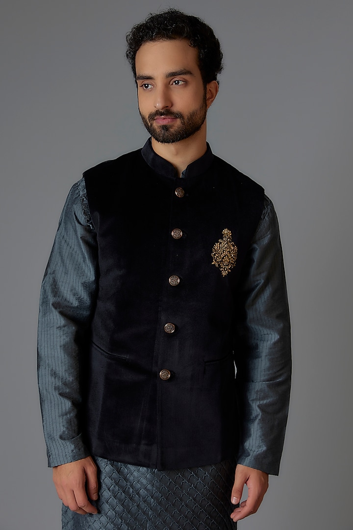 Black Velvet Hand Embroidered Bundi Jacket by Minaki Men at Pernia's Pop Up Shop