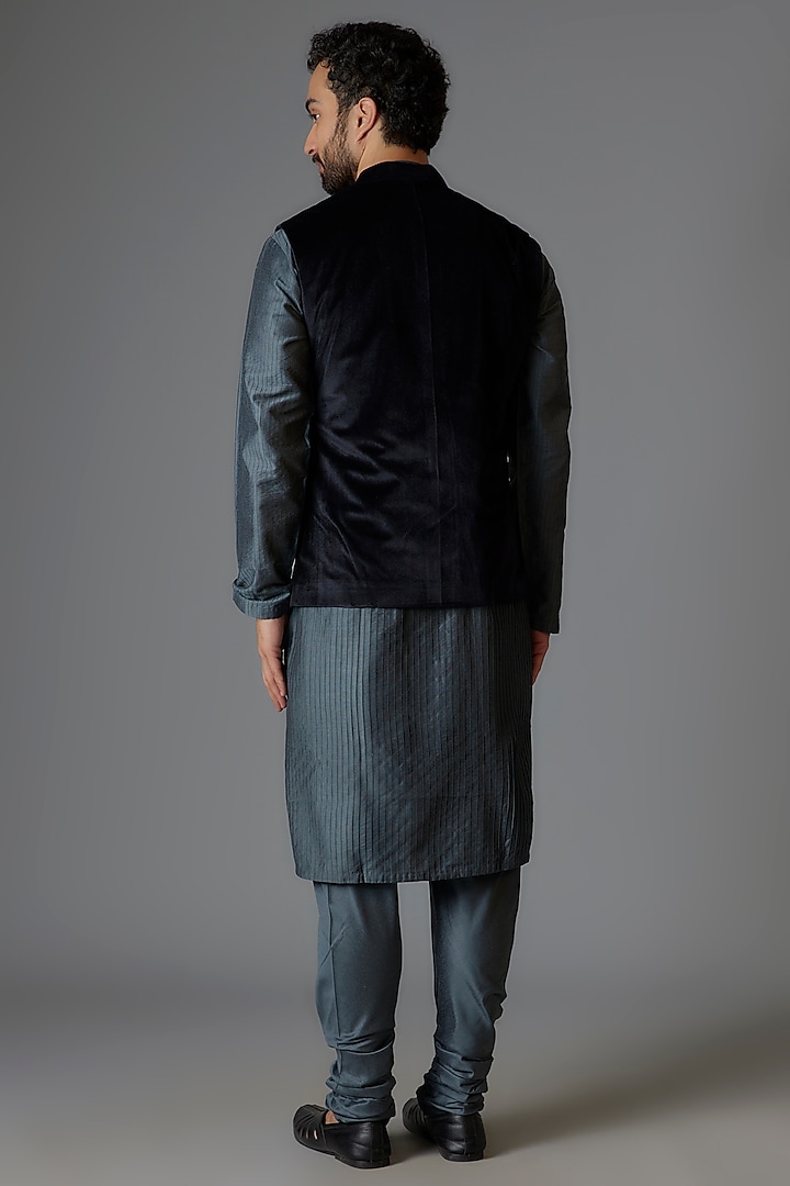 Black Velvet Hand Embroidered Bundi Jacket by Minaki Men at Pernia's Pop Up Shop