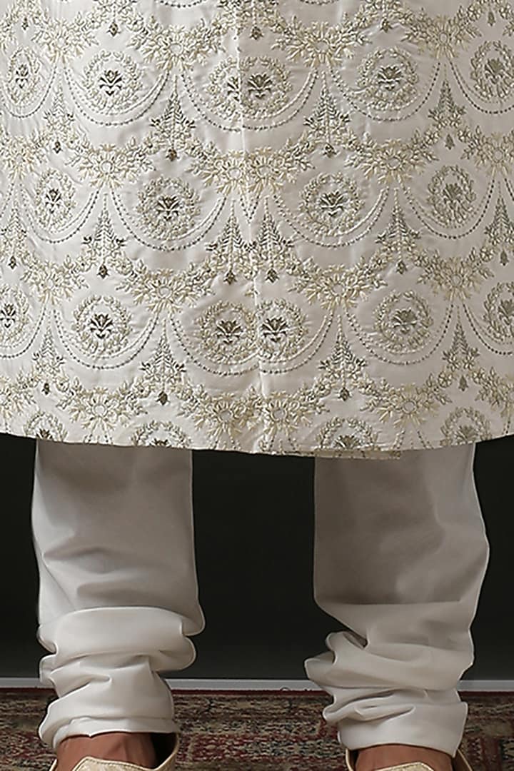 White Hand Embroidered Groom Sherwani Set by Minaki Men at Pernia's Pop Up Shop