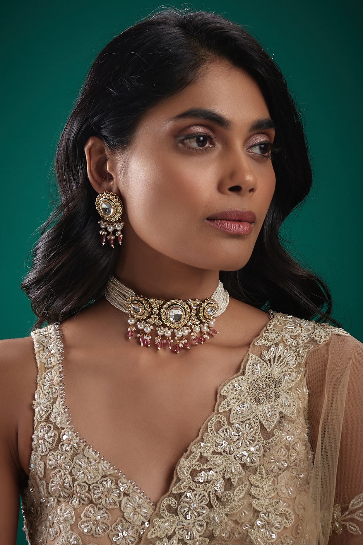 WhatToWear: Should I Wear A Choker Necklace Or Layered Jewellery? -
