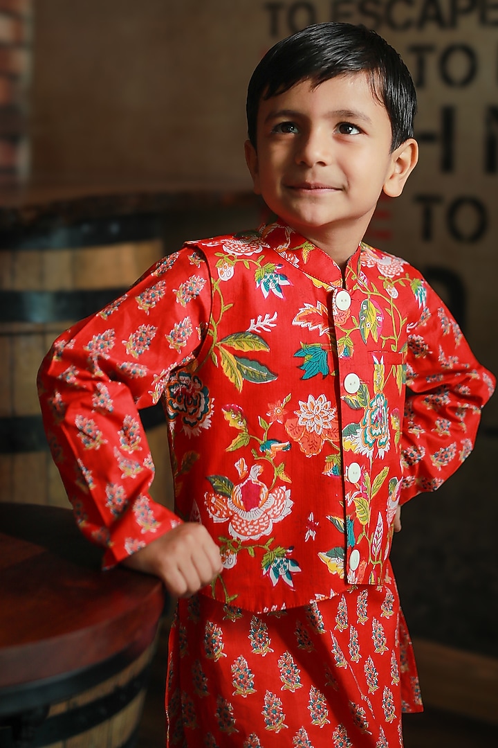 Red Cotton Floral Printed Jacket Set For Boys by MINIME ORGANICS at Pernia's Pop Up Shop