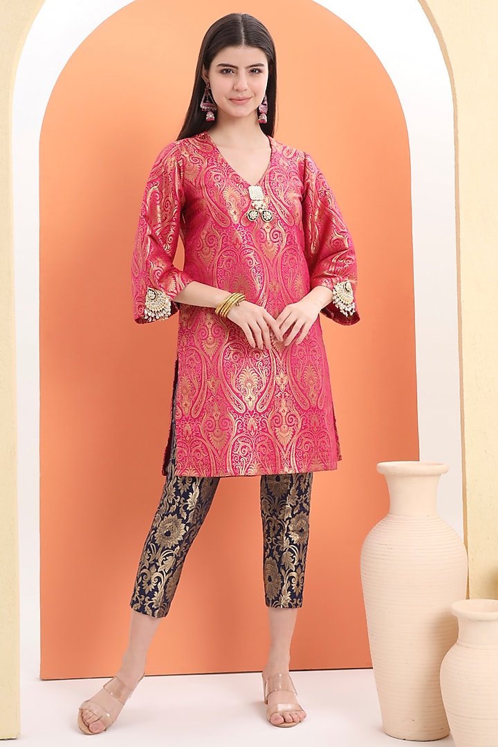Pink Brocade Kurta Set For Girls by MINIME ORGANICS at Pernia's Pop Up Shop