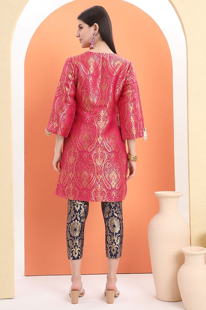 Pink Brocade Kurta Set For Girls by MINIME ORGANICS at Pernia's Pop Up Shop
