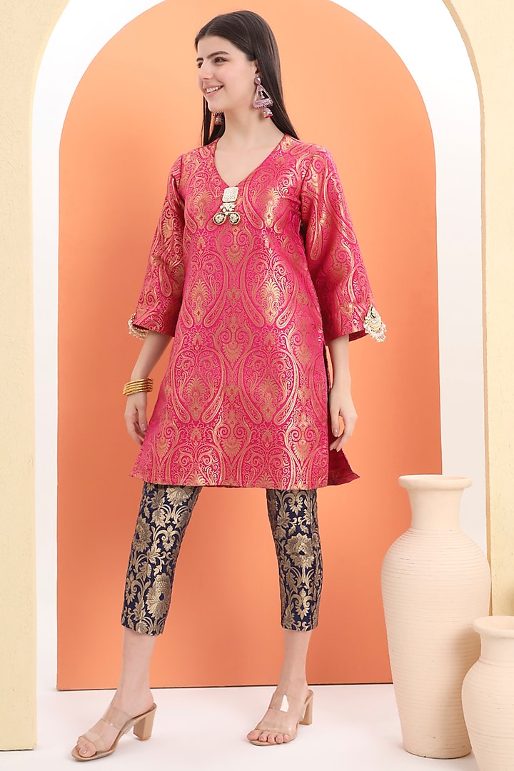 Pink Brocade Kurta Set For Girls by MINIME ORGANICS at Pernia's Pop Up Shop