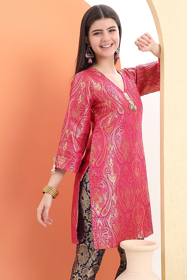 Pink Brocade Kurta Set For Girls by MINIME ORGANICS at Pernia's Pop Up Shop