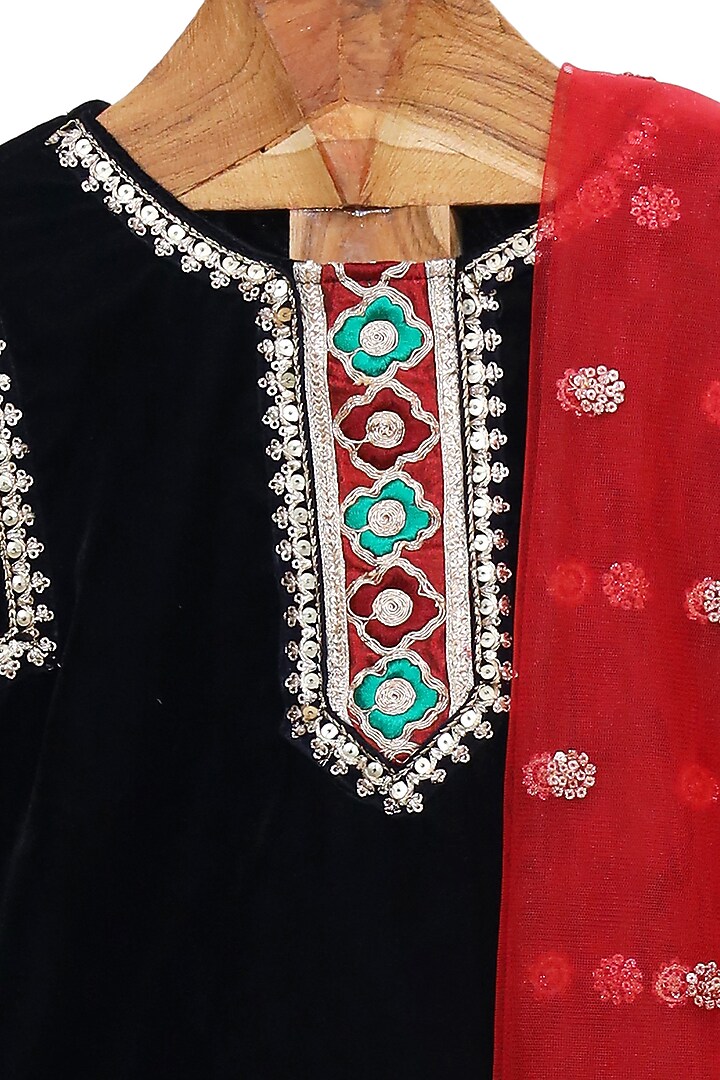 Black Embroidered Kurta Set For Girls by MINIME ORGANICS at Pernia's Pop Up Shop